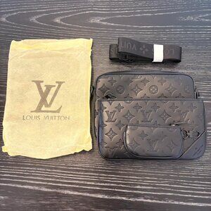 Men’s Black Luxury-Style Messenger Bag – Streetwear